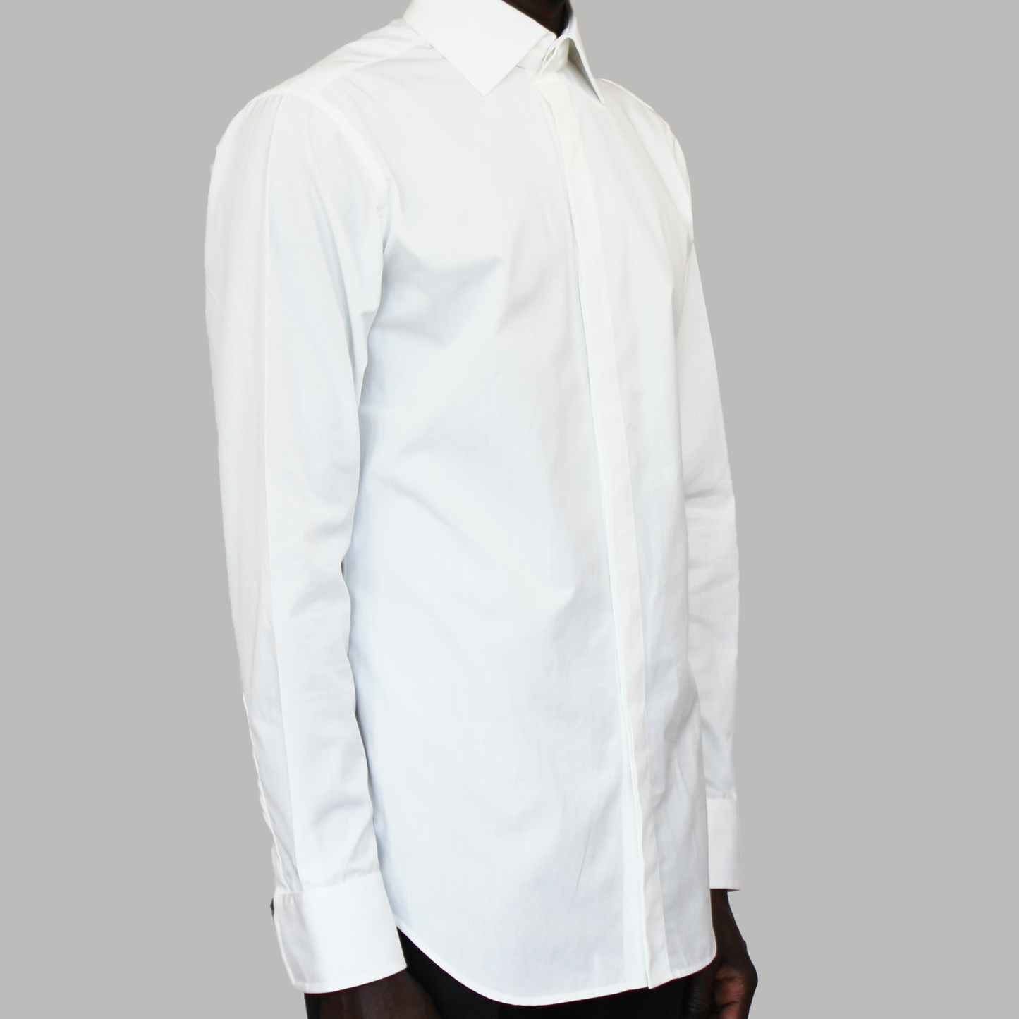 Shirt with a wide cutaway collar, concealed placket, and unique concealed buttons on the collar and cuffs, crafted from mother of pearl for a luxurious touch. Made-to-order by our bespoke Savile Row tailor, ensuring a perfect fit and modern flair in a classic silhouette.